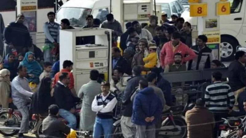 لاہور میں پیٹرول سپلائی متاثر، متعدد علاقوں میں قلت کا خدشہ