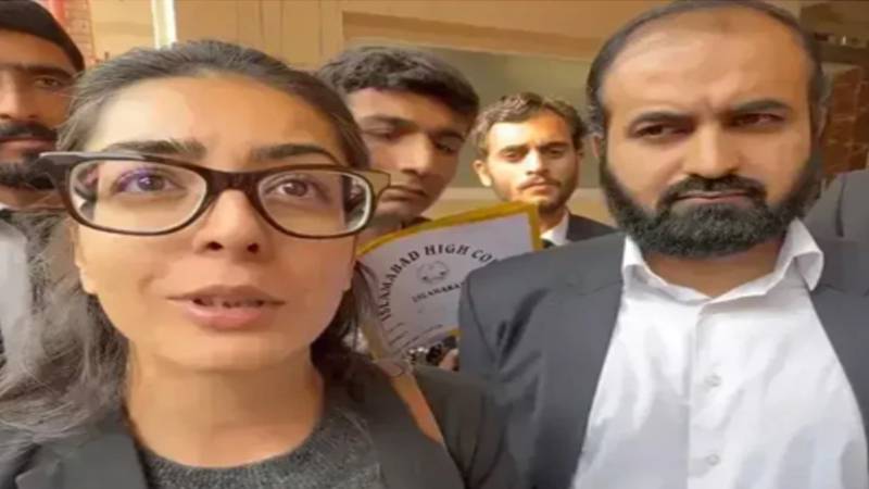 متنازع ٹوئٹس کیس: ایمان مزاری اور ہادی علی چٹھہ کی سزا معطلی کی درخواستیں 24 جولائی کو مقرر