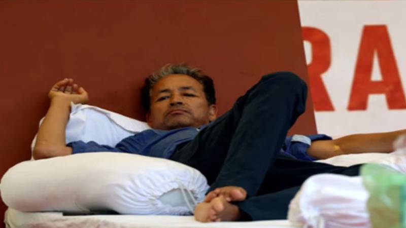 20 روزہ بھوک ہڑتال کے بعد سونم وانگچک کو اسپتال منتقل، پولیس کارروائی متنازع بن گئی