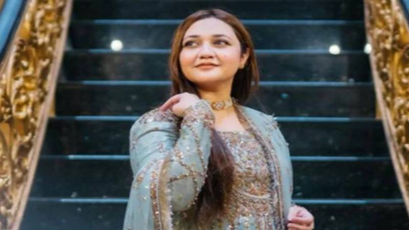 رجب بٹ کی اہلیہ ایمان رجب نے خود کو 'سالار سکندر' کا فی میل ورژن قرار دے دیا