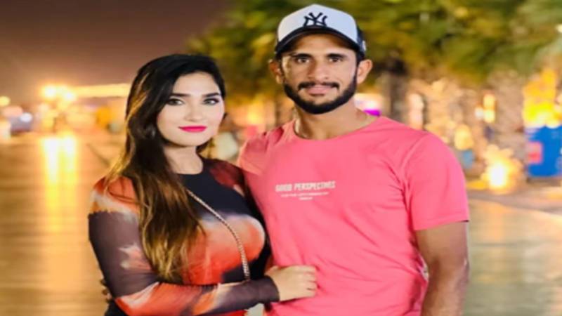 حسن علی کی بھارت میں جیب تراشی کی وائرل ویڈیو جعلی قرار، اہلیہ کی وضاحت