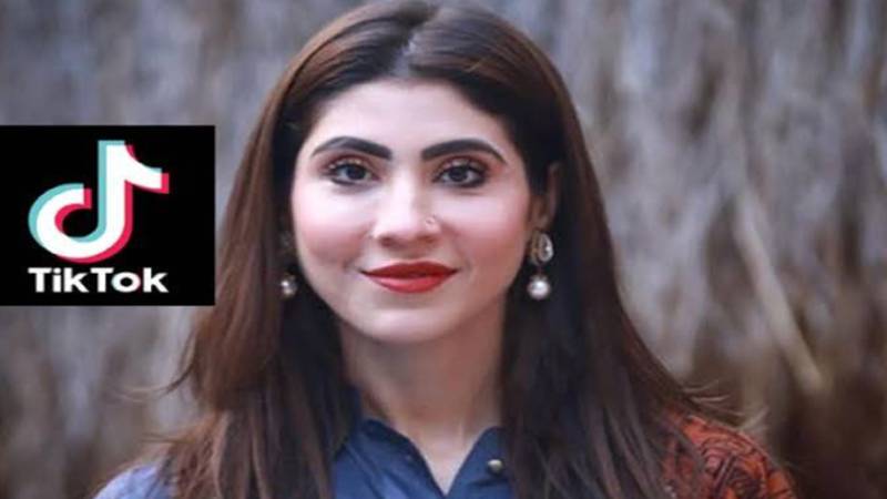 حنا پرویز بٹ کی ٹک ٹاک لائیوز اور فیملی وی لاگرز پر کڑی تنقید