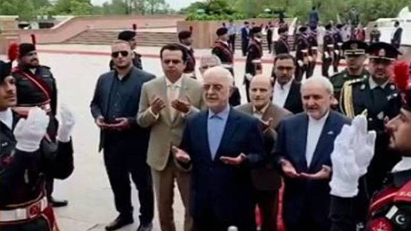 پاکستان آمد: ایرانی وزیر داخلہ نے یادگارِ شہداء پر حاضری دی، گارڈ آف آنر پیش