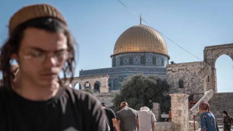 مسجدِ اقصیٰ میں 2 ہزار سے زائد اسرائیلی آبادکار داخل، فلسطینی نمازیوں پر پابندیاں