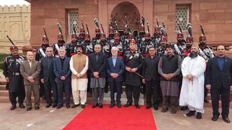 ایرانی وزیر داخلہ سکندر مومنی لاہور پہنچ گئے، مزارِ اقبال اور دربار بی بی پاکدامن پر حاضری