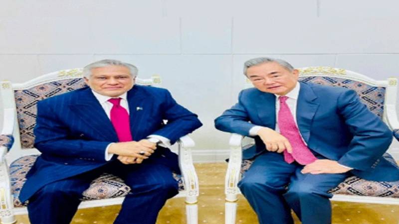 اسحاق ڈار کی چینی وزیر خارجہ وانگ ای سے ملاقات، علاقائی صورتحال پر تبادلہ خیال