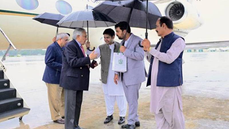 اسحاق ڈار کے فلپائن اور کرغزستان کے سرکاری دورے مکمل، اسلام آباد واپسی پر پہنچ گئے