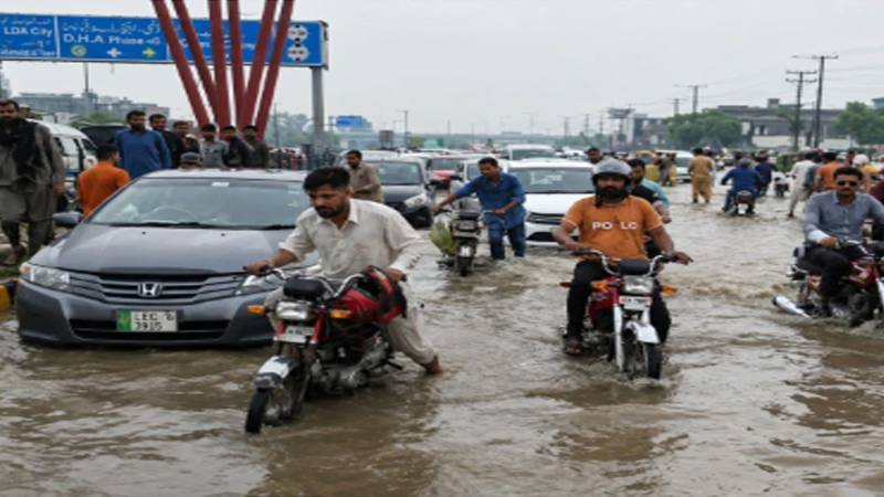 لاہور سمیت پنجاب بھر میں موسلادھار بارشیں، نشیبی علاقے زیرِ آب، اربن فلڈنگ کا الرٹ جاری