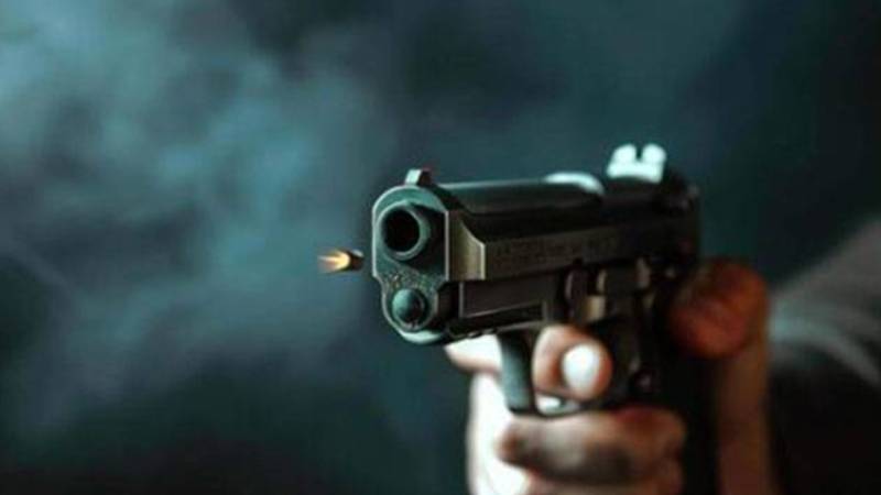 لاہور گلبرگ میں فائرنگ کا واقعہ، کلینک میں داخل ملزمان نے شہری کو قتل کر دیا
