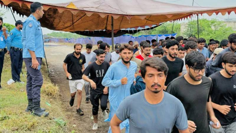 اسلام آباد پولیس بھرتی ٹیسٹ کے دوران نوجوان امیدوار جاں بحق، دوڑ کے دوران اچانک گر کر بے ہوش ہوگیا