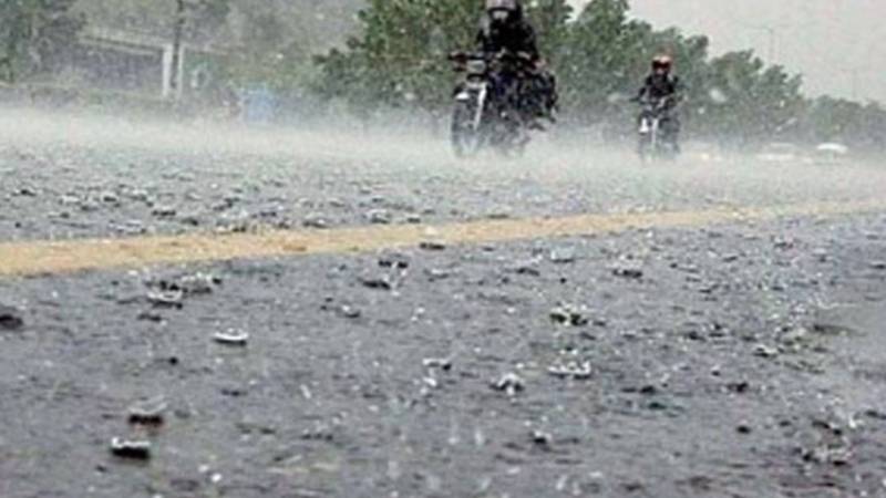 لاہور میں حبس اور شدید گرمی برقرار، آج بارش کا 60 فیصد تک امکان