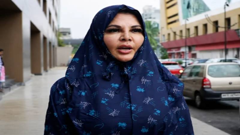 'مسلمان ہونے پر فخر ہے، پانچ وقت کی نماز ادا کرتی ہوں'، راکھی ساونت