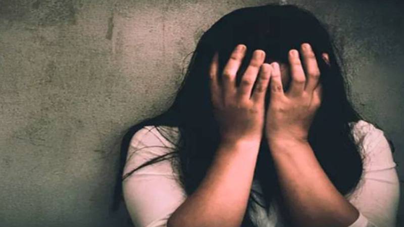 33 سالہ اداکارہ سے مبینہ زیادتی کا الزام، 73 سالہ فلم ڈائریکٹر گرفتار