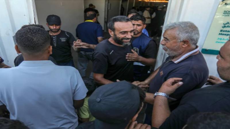 اسرائیل نے 37 فلسطینی قیدی رہا کیے، طبی معائنے کے لیے غزہ روانہ