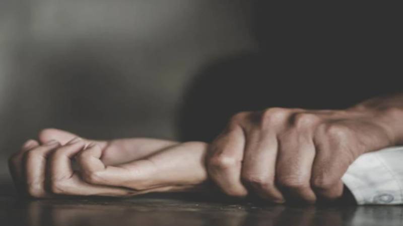گجرات میں مبینہ گینگ ریپ کا شکار 17 سالہ لڑکی نے خودکشی کر کے زندگی کا خاتمہ کیا