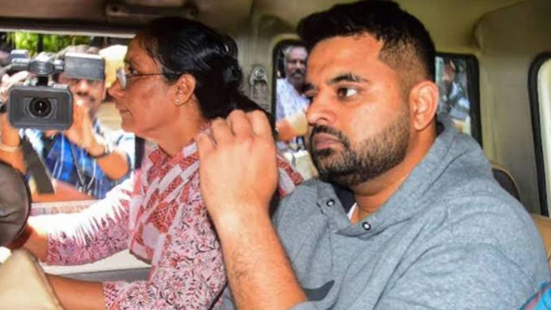 بھارت میں جنسی زیادتی کے مجرم سابق رکن اسمبلی سے جیل میں موبائل فون برآمد ہونے کا انکشاف