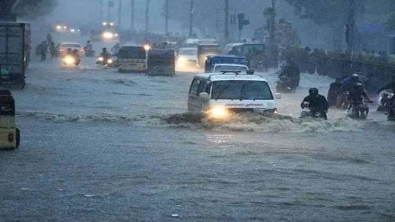 پنجاب کے متعلقہ محکمے ممکنہ بارشیں اور سیلاب کے پیش نظر ہائی الرٹ پر رہنے کے فیصلے