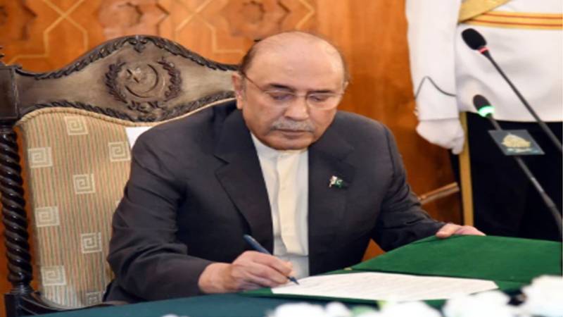 صدر نے ہزار سے زائد فوجی اہلکاروں کو اعزازات، قیدیوں کی سزاؤں میں معافی کی منظوری دے دی