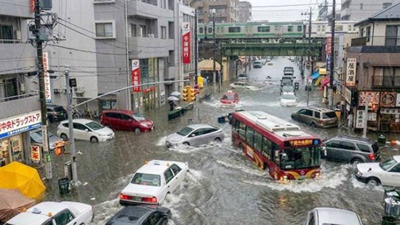 جاپان میں شدید بارشوں نے تباہی مچا دی، 4 ہلاکتیں، ایک لاکھ افراد کو نقل مقامی پر مجبور کیا