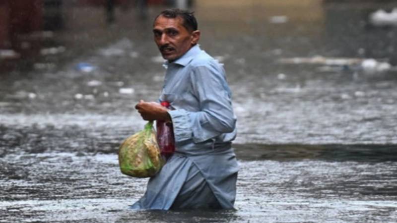راولپنڈی میں موسلادھار بارش، نشیبی علاقے سیلابی لپیٹ میں، گھروں میں 6 فٹ تک پانی داخل
