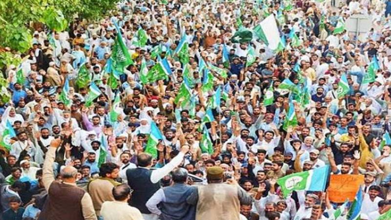 جماعت اسلامی کا مال روڈ چیئرنگ کراس پر تیسرا روز بھی جاری رہنے والا احتجاج