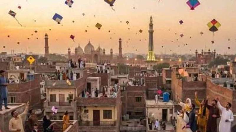 پنجاب میں بسنت کی تیاریاں شروع، پتنگ سازوں کو لائسنس دینے اور مینوفیکچرنگ کی اجازت کا مطالبہ