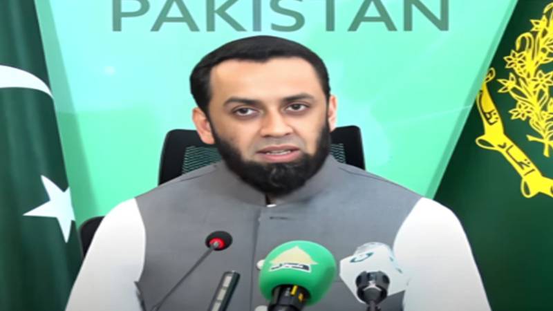 عمران خان کا طبی معائنہ، عظمیٰ خان کی موجودگی میں ڈاکٹروں نے صحت مند قرار دیا:عطا تارڑ