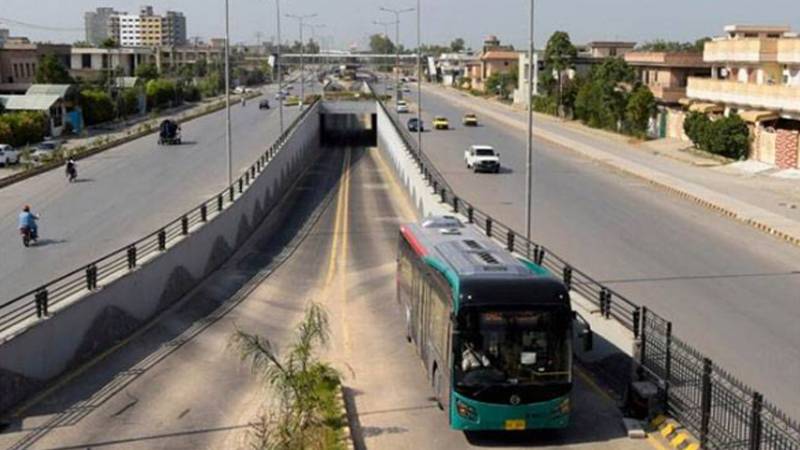 پشاور میں موٹر وے پر بی آر ٹی بسیں چلانے کا منصوبہ منظوری کے قریب