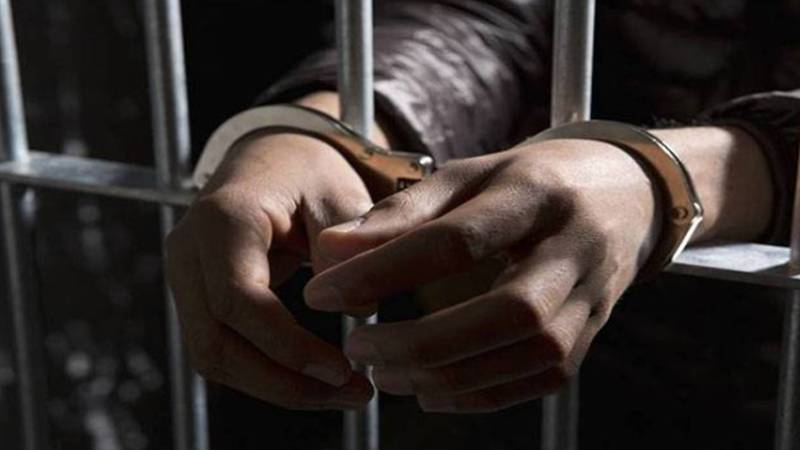 بھانجے کو پولیس کیس سے چھڑوانے کی مبینہ کوشش، سب انسپکٹر بہن سمیت حوالات پہنچ گیا