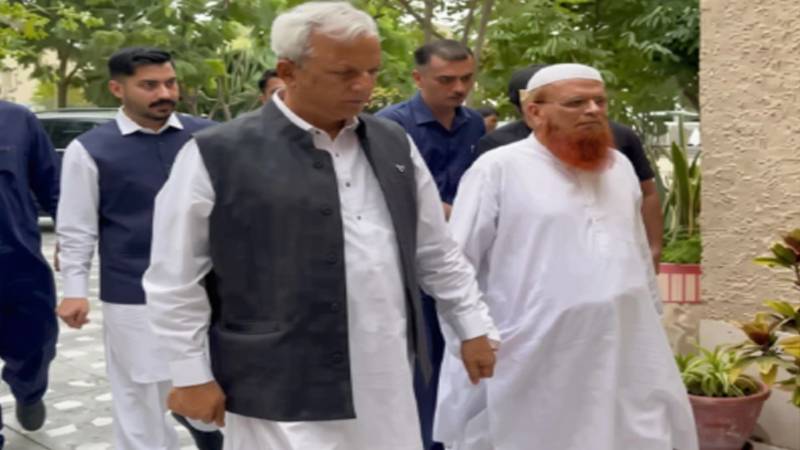گورنر سندھ کی جامعہ دارالعلوم کورنگی میں مفتی تقی عثمانی سے اہم ملاقات