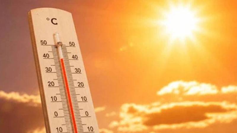 لاہور میں شدید گرمی اور حبس کا سلسلہ جاری، درجہ حرارت 38 ڈگری تک پہنچنے کا خدشہ