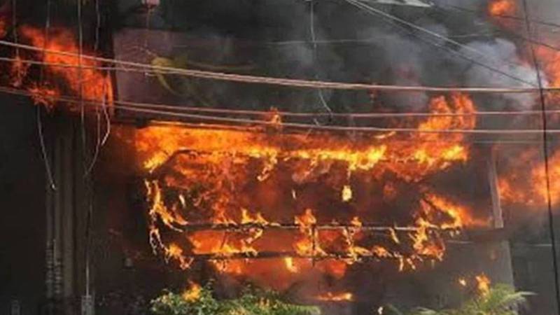 ٹاؤن شپ: سہولت بازار میں آگ لگنے سے 7 دکانے مکمل تباہ