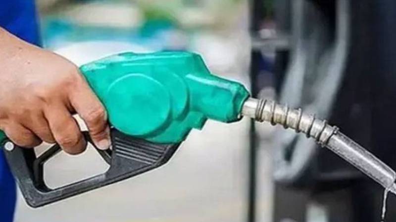 پٹرولیم مصنوعات کی قیمتوں میں معمولی کمی پر شہریوں کا غصہ، حکومتی ریلیف کو مذاق قرار دیا