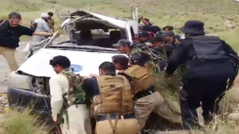 کرک میں پولیس موبائل پر آئی ای ڈی حملہ، ایک اہلکار شہید، 6 زخمی