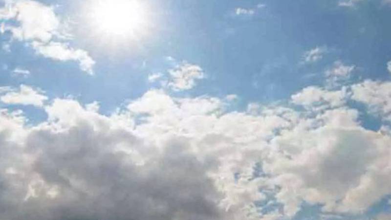 لاہور میں سورج اور بادلوں کے بیچ جاری آنکھ مچولی، گرمی اور حبس کی صورتحال برقرار 
