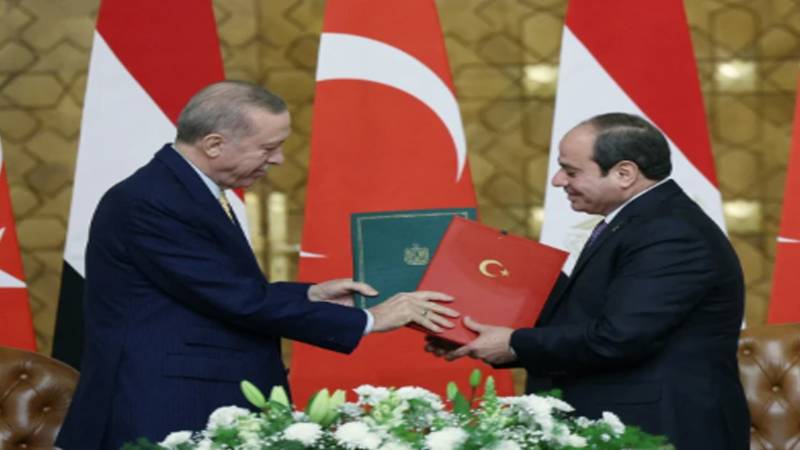 مصر اور ترکیہ کے درمیان دفاعی تعاون بڑھانے کے لیے مفاہمتی یادداشت پر دستخط