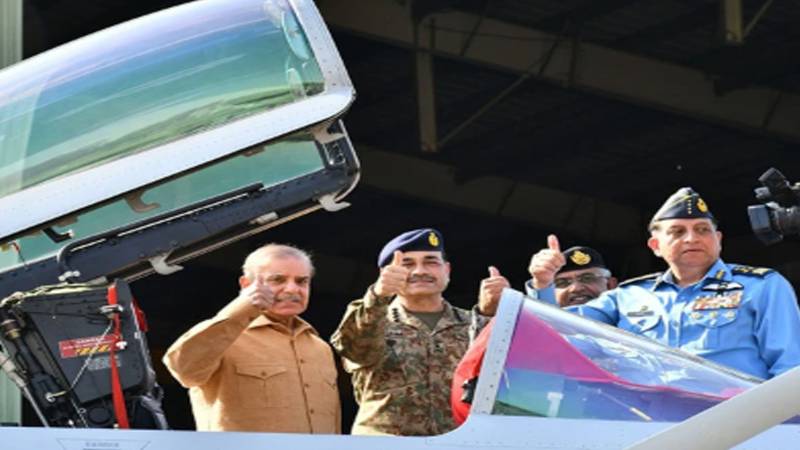 یوم فضائیہ کی مناسبت سے صدر مملکت اور وزیر اعظم کا ایئر فورس کے جوانوں کو خراج تحسین