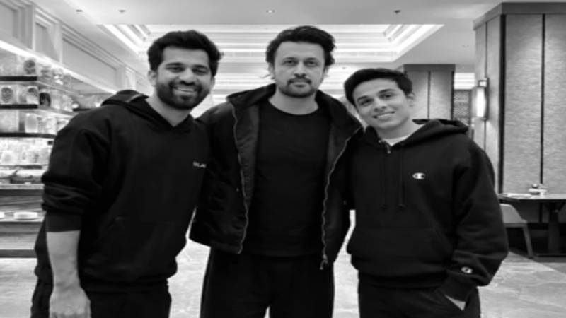 انوو جین نے عاطف اسلم کے ساتھ یادگار رات کا قصہ سنا دیا، ’زندگی کے بہترین تجربات میں سے ایک‘ قرار