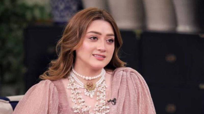 مومنہ اقبال کا تحائف کے معاملے سے کوئی تعلق نہیں، واضح جواب