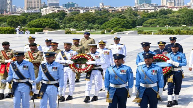 یومِ وفات قائداعظم، گورنر اور وزیراعلیٰ سندھ کی مزار قائد پر حاضری