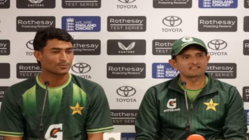 ڈیبیو ٹیسٹ میں ریکارڈز بنانے والے رضا اللہ نے پاسپورٹ سے متعلق افواہوں کی تردید کردی