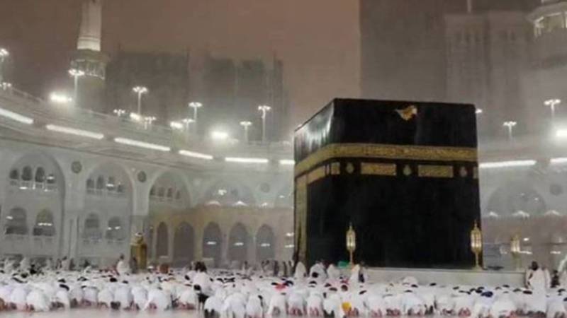 مکہ مکرمہ میں بارانِ رحمت، مسجد الحرام میں روح پرور مناظر نے دل موہ لیے