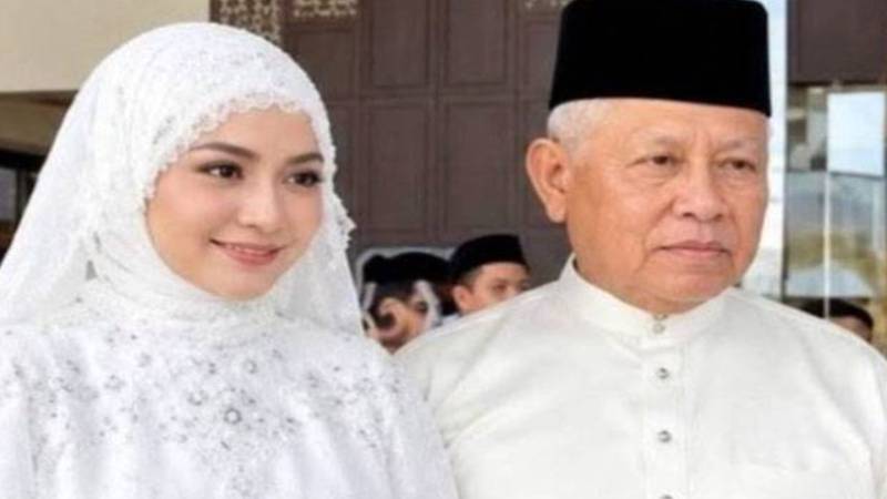72 سالہ سابق ملائیشین فٹبالر کی 20 سالہ لڑکی سے شادی، تصاویر سوشل میڈیا پر وائرل