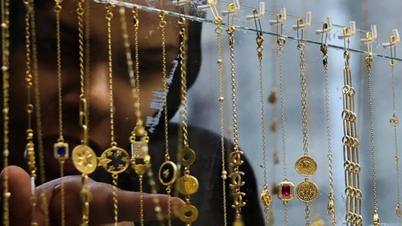 مشرقِ وسطیٰ میں تیل کی ترسیل متاثر، سونے کی قیمت پانچ ہفتوں کی کم ترین سطح پر پہنچ گئی