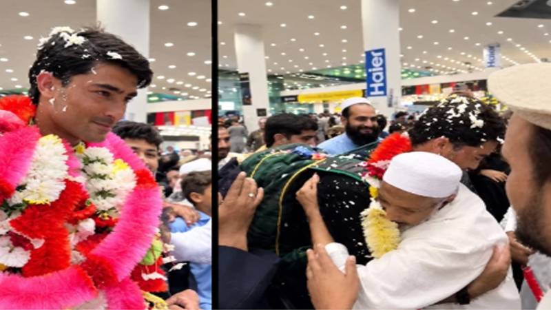 دورہ انگلینڈ کے بعد پاکستانی کرکٹرز کی وطن واپسی، رضا اللہ کا ایئرپورٹ پر پر تپاک استقبال