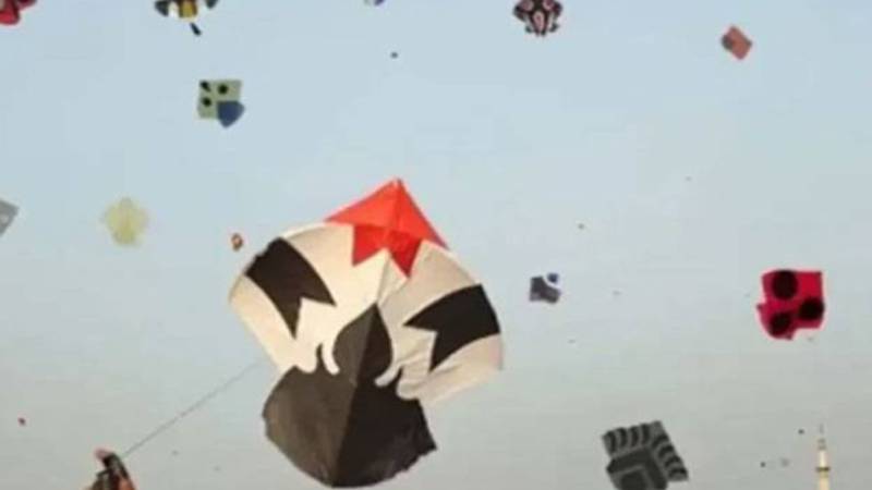 بسنت کو محفوظ بنانے کیلئے لاہور ٹریفک پولیس کا خصوصی پلان، 23 لاکھ بائیکرز کیلئے سیفٹی راڈز کا اعلان