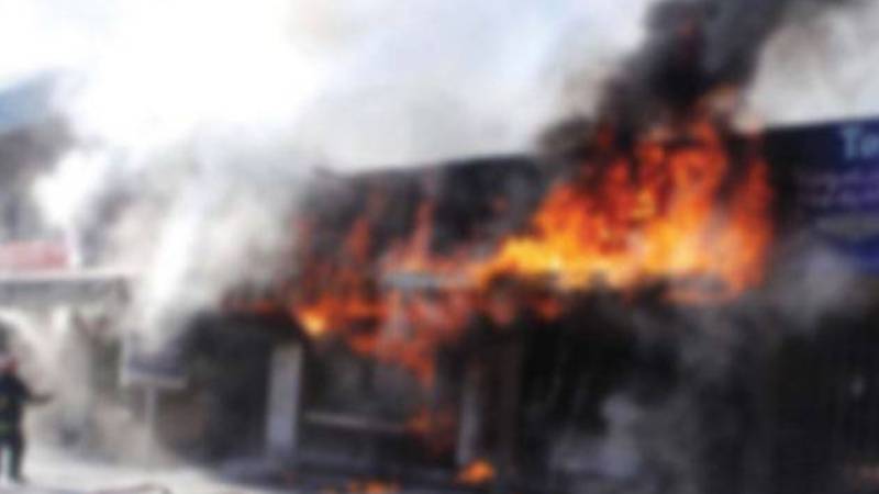 پیکو روڈ سروس لائن پر دکان میں اچانک آگ بھڑک اٹھی