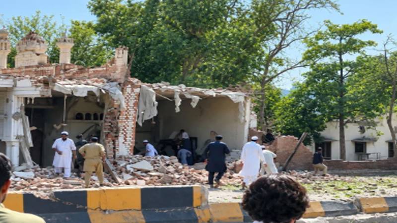 کوہاٹ پولیس لائنز میں خودکش دھماکا، 5 اہلکاروں سمیت 16 افراد شہید