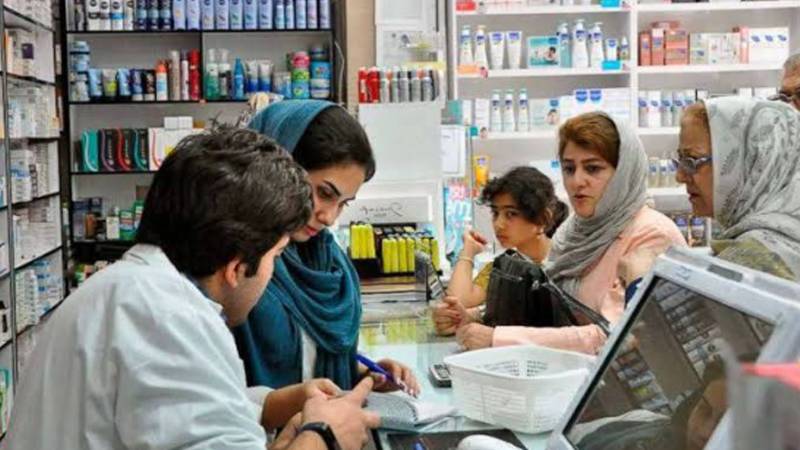 امریکی پابندیوں اور جنگ کے اثرات، ایران میں ادویات کی قلت سنگین ہوگئی