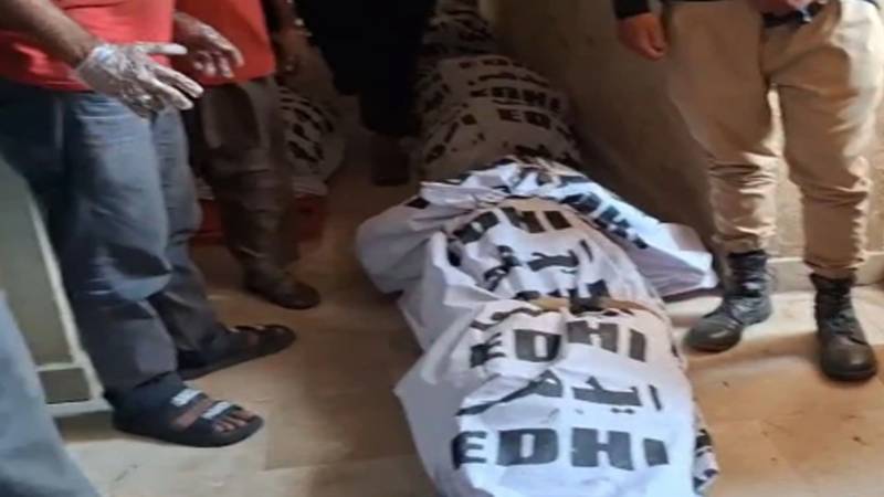 کراچی؛ فلیٹ سے ملنے والی 5 لاشوں کا پوسٹ مارٹم مکمل